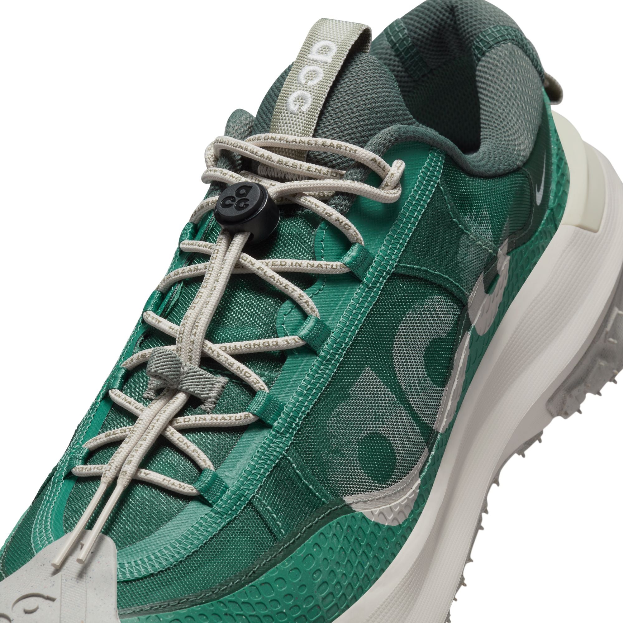nike acg mens mountain fly low