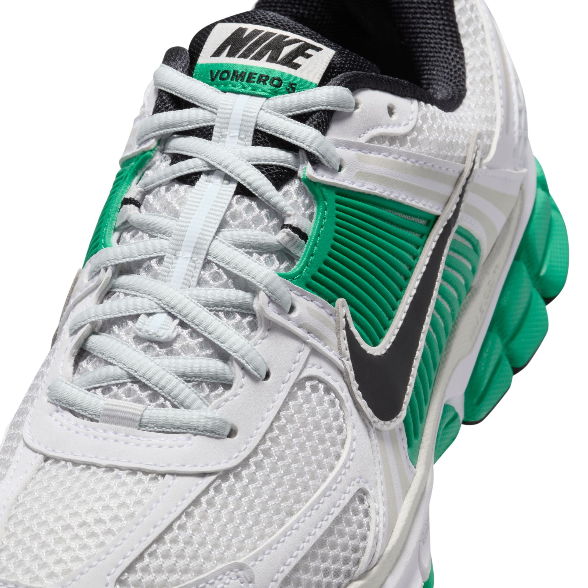 Women's Nike Zoom Vomero 5 - 