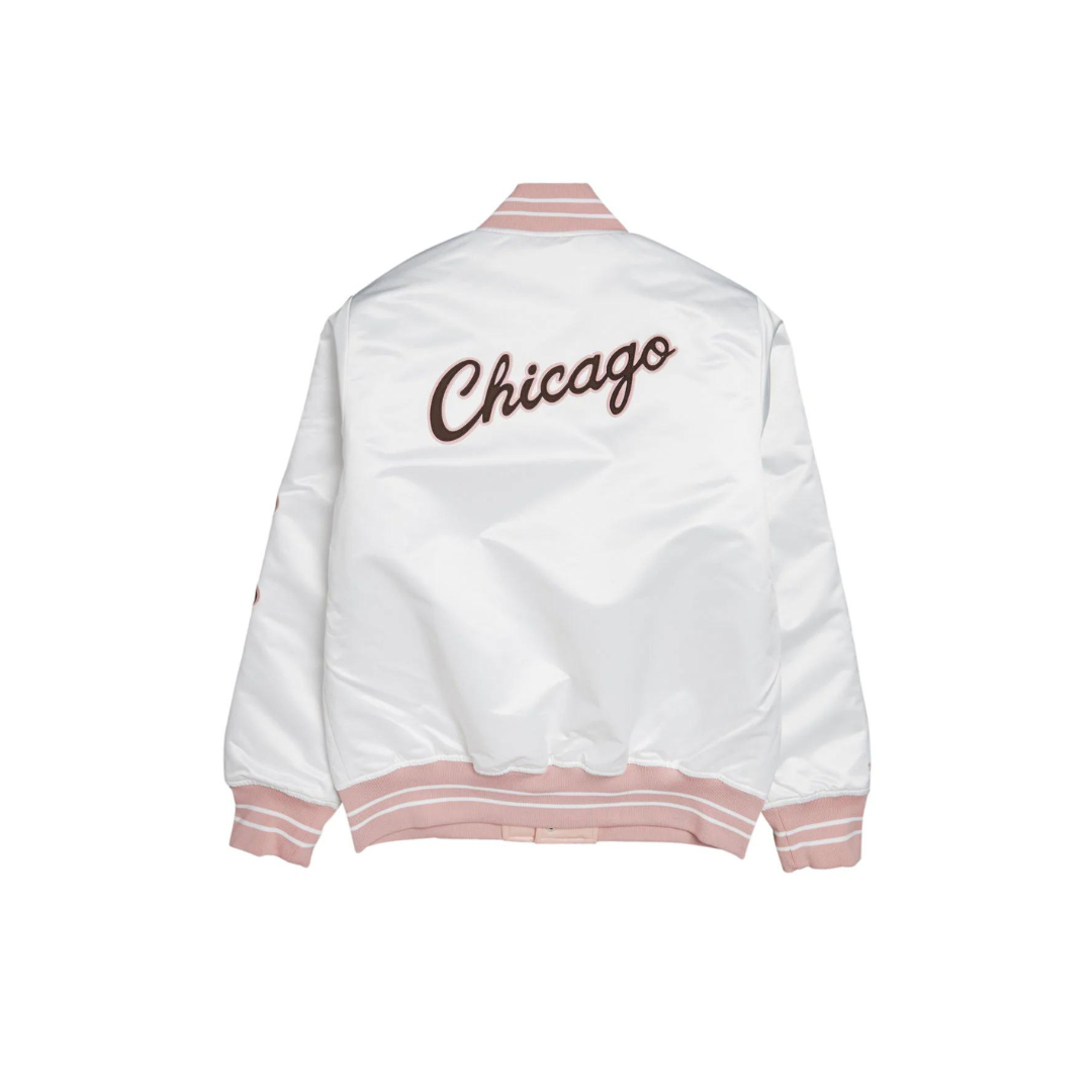 Mitchell & Ness NBA Neopolitan Satin Bulls Jacket - White